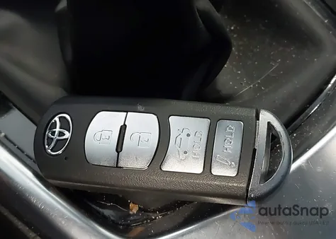 2019 Toyota Yaris Le z USA, uszkodzony, nr VIN 3MYDLBYV2KY517878